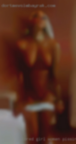 Black colored girl women pissing in Roseland.