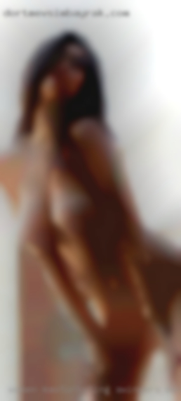 Women masturbating swingers men outdoors in Rome.
