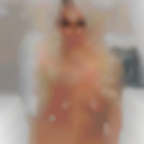 Is a Woman that wants to dating have fun times.